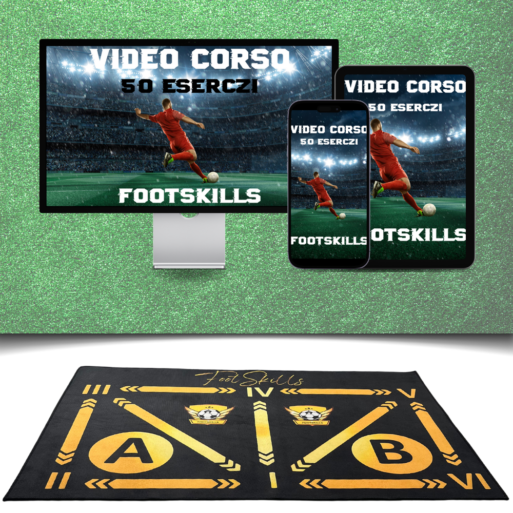 Tappeto di allenamento FootSkills esposto con uno schermo e dispositivi mobili che mostrano un video corso di 50 esercizi per il calcio.